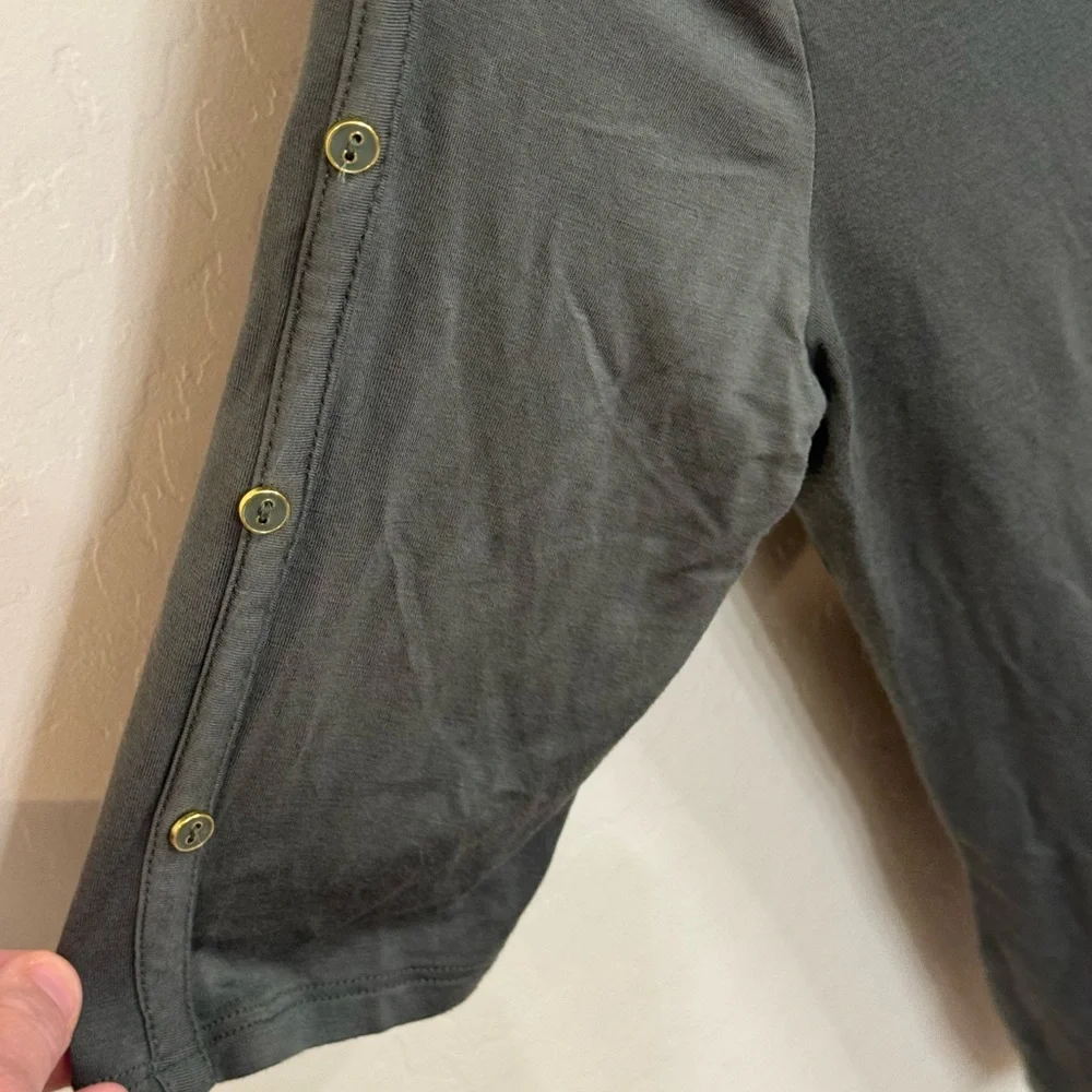 Cable & Gauge Olive green Short Sleeve Tee with gold Button Tab Sleeves - medium - Picture 4 of 4